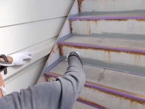 高知市愛宕山O様店舗 　階段　錆止状況