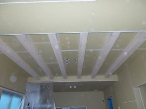 南国市　新築工事　梁塗装　施工前