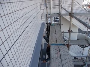 高知市一ツ橋町　C一ツ橋様　サッシ廻り　清掃