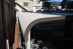 高知市一ツ橋町　Ｃ一ツ橋様　駐輪場屋根　塗装完了