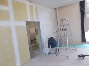 奈半利町　農業拠点施設　改修工事　下塗　状況