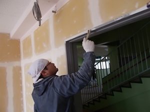 奈半利町　農業拠点施設　改修工事　鉄扉枠　塗装