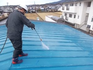 奈半利町　集会所瓦棒屋根　高圧水洗浄