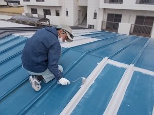 奈半利町　公民館改修工事　屋根　下塗り
