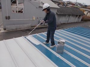 奈半利町　公民館改修工事　屋根　下塗り