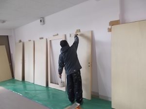 奈半利町　農業拠点施設　改修工事　建具塗装