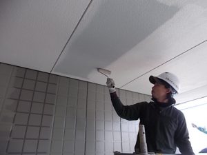 高知市中秦泉寺　ハイツＯ様　天井　塗装