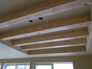 高知市一宮　H様邸新築工事　梁　クリヤー　塗装完了