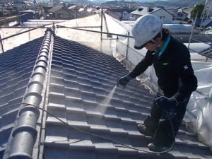 高知市中久万　H様貸家　屋根　中塗