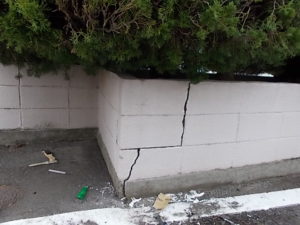 香南市野市町 F医院様 塀 シーリング 打替