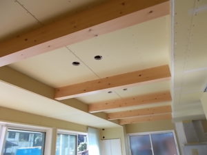 高知市福井 M様邸 新築工事 梁 塗装 施工 完了