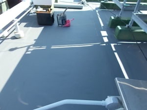 高知市愛宕町　F医院様　屋上　塩ﾋﾞｼｰﾄ防水　機械式固定工法