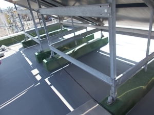 高知市愛宕町　F医院様　屋上　塩ﾋﾞｼｰﾄ防水　機械式固定工法