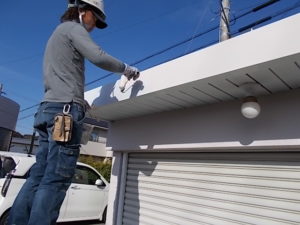 香南市野市町　F医院様　車庫　塗装