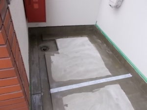 高知市一宮　Ｙビル様　廊下　ＦＲＰ防水工事