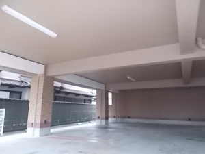 安芸市本町　Aマンション様　駐車場　天井　塗装　完了