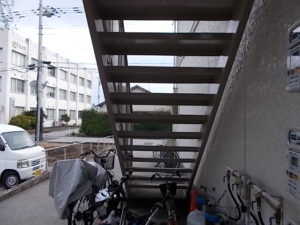 安芸市本町　SNハイツ様　階段鉄部　塗装