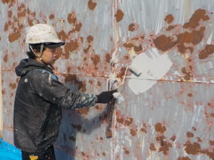 高知市高須新木　S様倉庫　鉄扉　錆止め　塗装