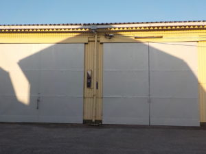 高知市高須新木　S様倉庫　鉄扉　錆止め　完了