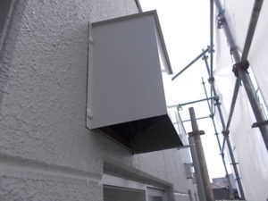 高知市鴨部高町　Ｋマンション様　板金工事　換気フード新設施工完了