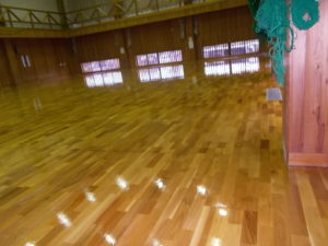高知市北御座　弥右衛門ふれあいセンター集会室床材塗装工事　