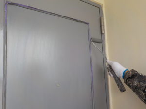 安芸市川北　Mマンション様　玄関ドア　塗装