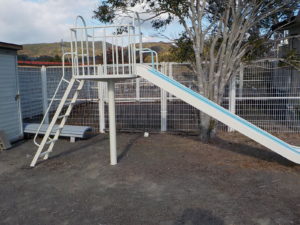 奈半利町　公園　遊具塗装工事　下塗完了